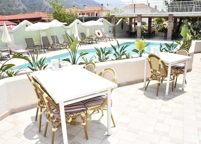 Magic Tulip Hotel 3*